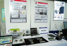 企業による展示