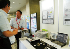 企業による展示