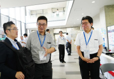 企業による展示