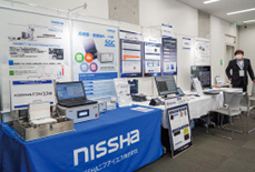 企業による展示